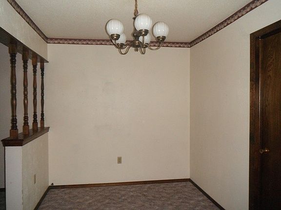 5th image of 1405 Holly Ln