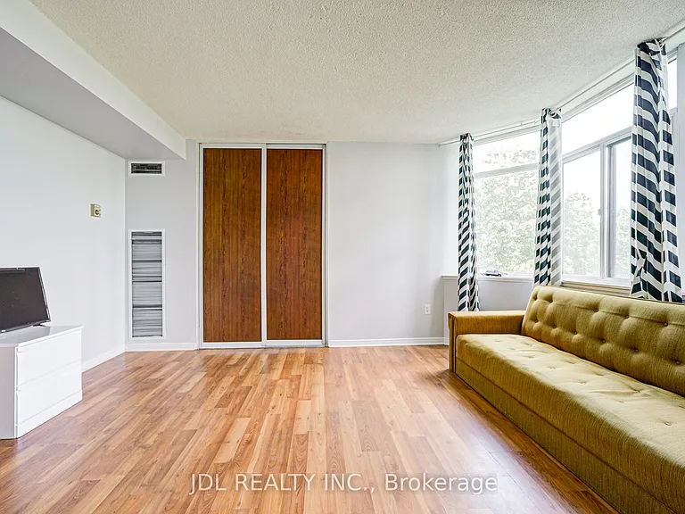 88 Alton Towers Cir #410 — Photo 24