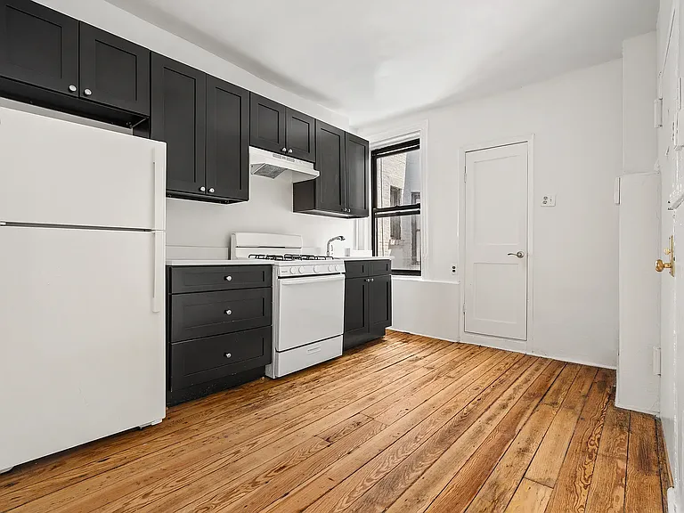 270 W 12th St #5A — Photo 13