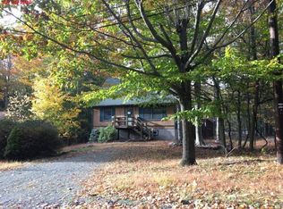 39 Wallenpaupack Dr, Lake Ariel, PA 18436