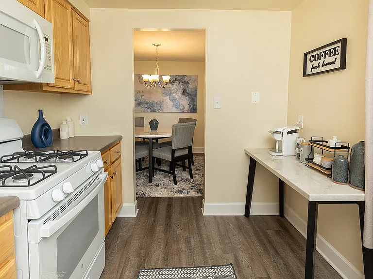 Colony Hill Apartments & Townhomes — Photo 3