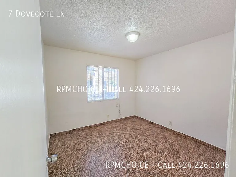 7 Dovecote Ln — Photo 9