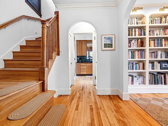 3rd image of 61 Huntington Rd