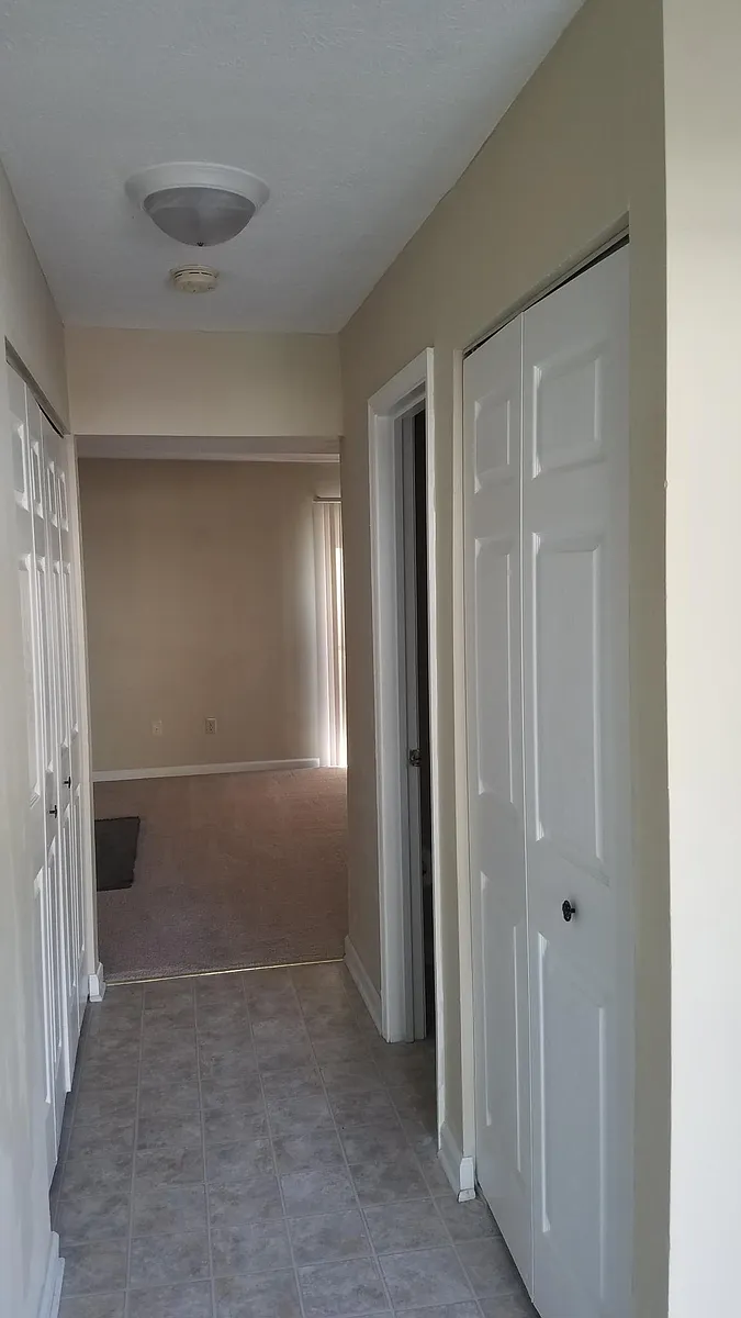 Entry - 12 Oneonta Dr