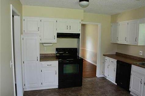5th image of 203 SE Lexington Ct