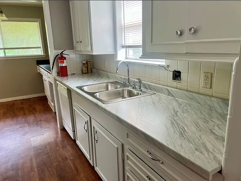 407 Fairway Dr — Photo 10