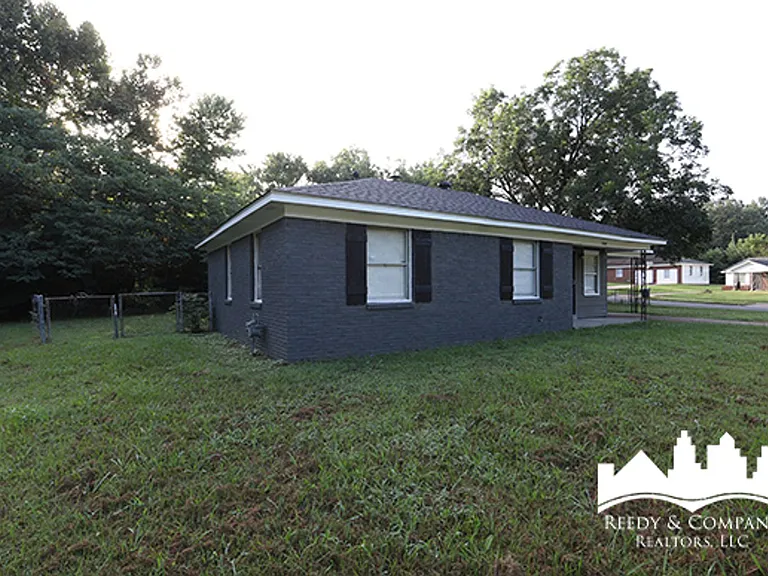 1380 Rolling Hills Dr — Photo 5