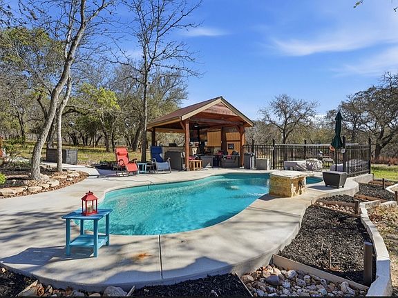 2nd image of 828 SHADY GROVE LN