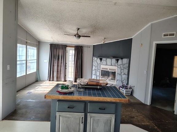 4th image of 951 Walker Rd