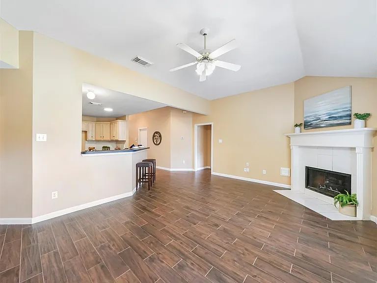 5219 Bay Pines Dr — Photo 7
