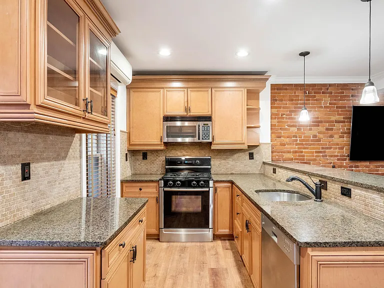 10 Hanover Ave #1 — Photo 5