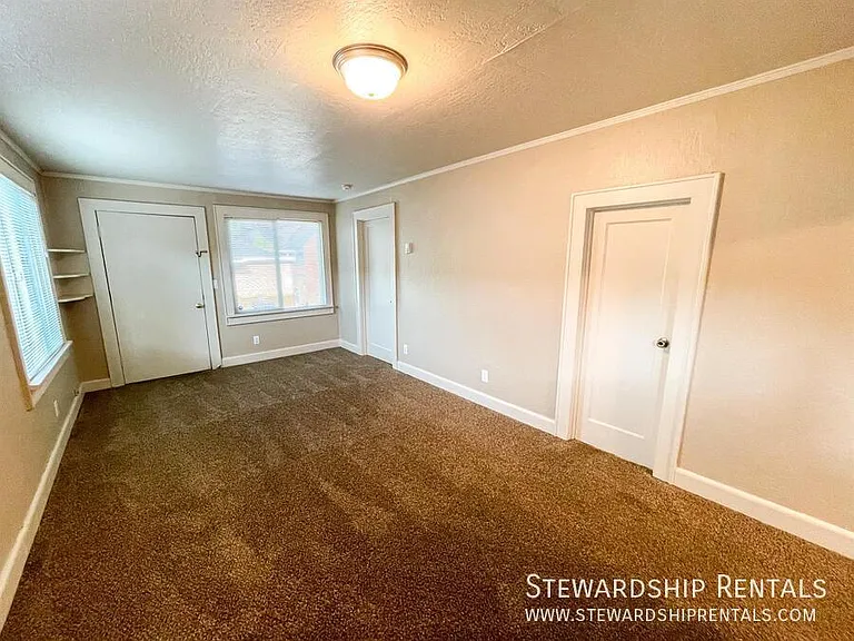 942 E 18th Ave #15 — Photo 2