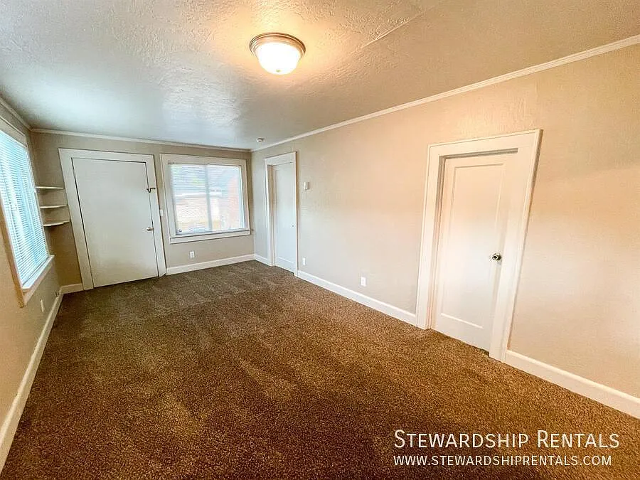 Building Photo - 942 E 18th Ave #15