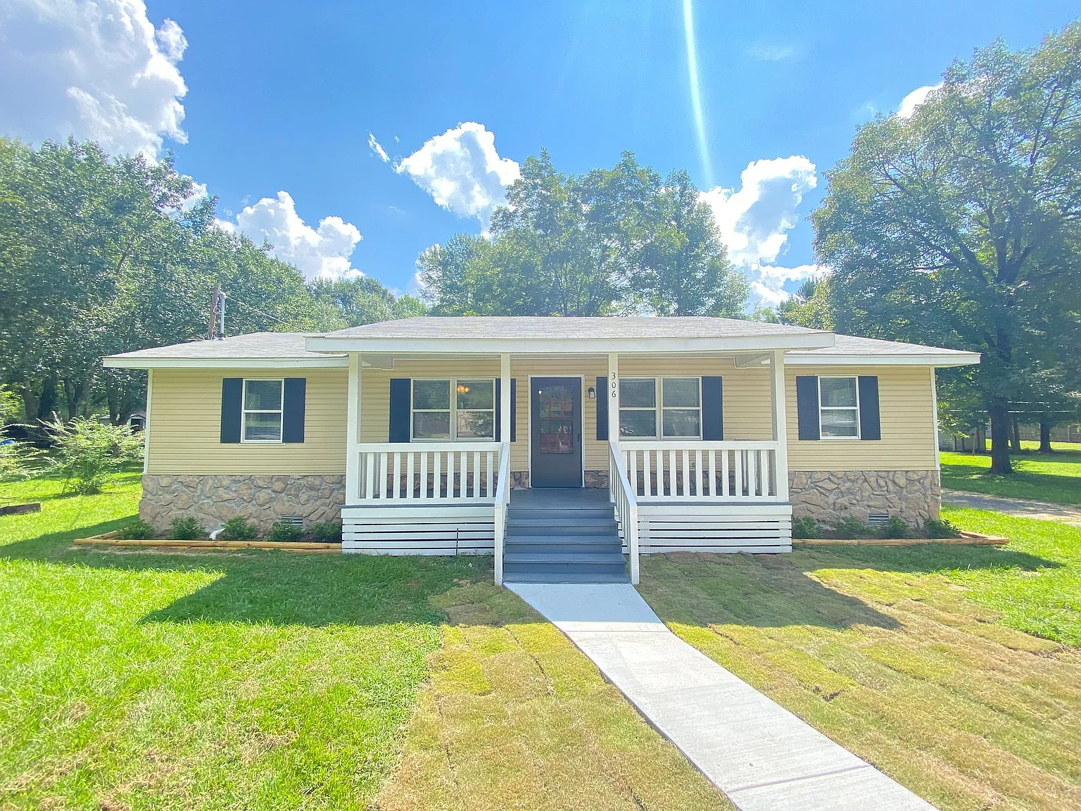 306 Cordelia Dr — Photo 1