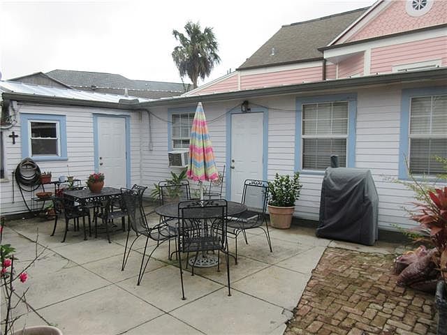 1st image of 877 Roosevelt Pl