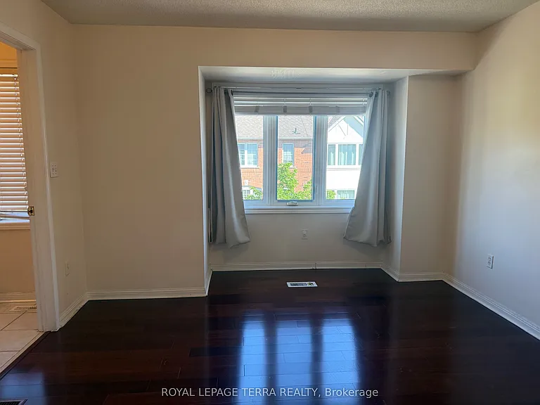 80 Acorn Pl #16 — Photo 34