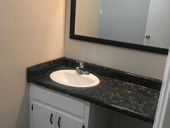 4th image of 303 Dogwood Ave