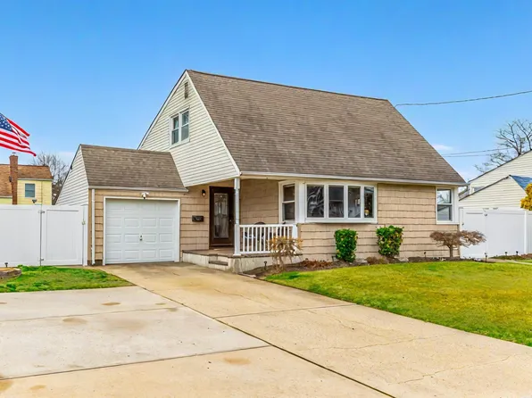 530 Goodrich Avenue, North Babylon, NY 11703