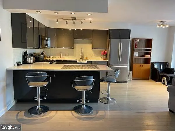 2 bed, 1.5 bath, 918 sqft, $4,500 — Photo 3
