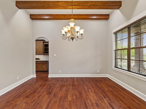 4th image of 2703 Parkview Dr
