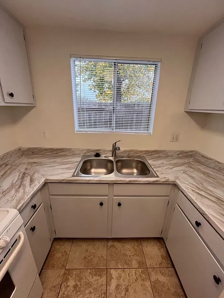 2 bed, 1.5 bath, 992 sqft, $2,500 — Photo 4
