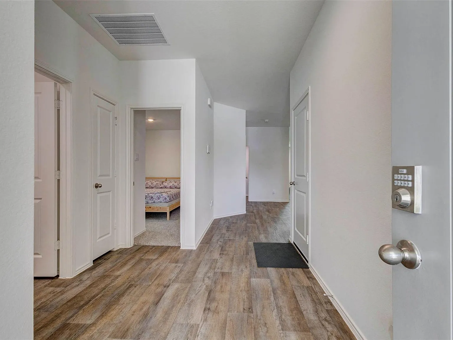 4 bed, 2.0 bath, 1809 sqft, $2,300 — Photo 3