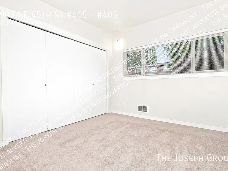 Laurelhurst — Photo 15