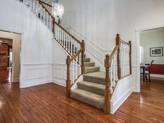 5th image of 9025 Valleyview Dr