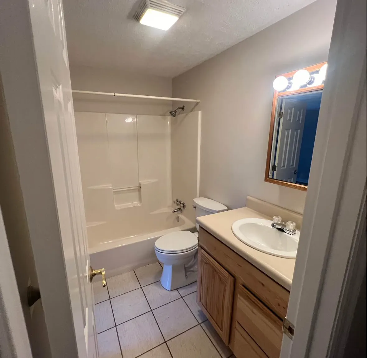 2 bed, 1.5 bath, 1500 sqft, $950 — Photo 2
