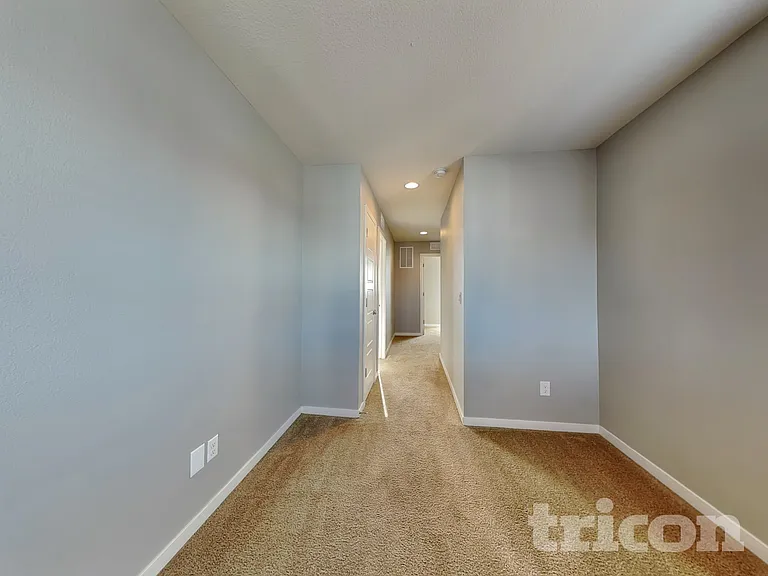 10239 Southlawn Cir — Photo 16
