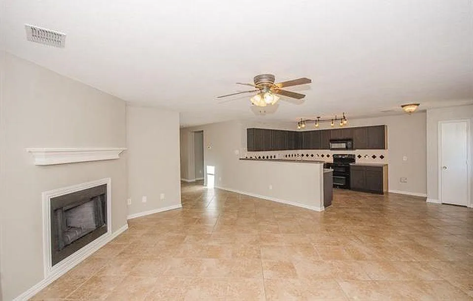 2152 Royal Acres Trl — Photo 3