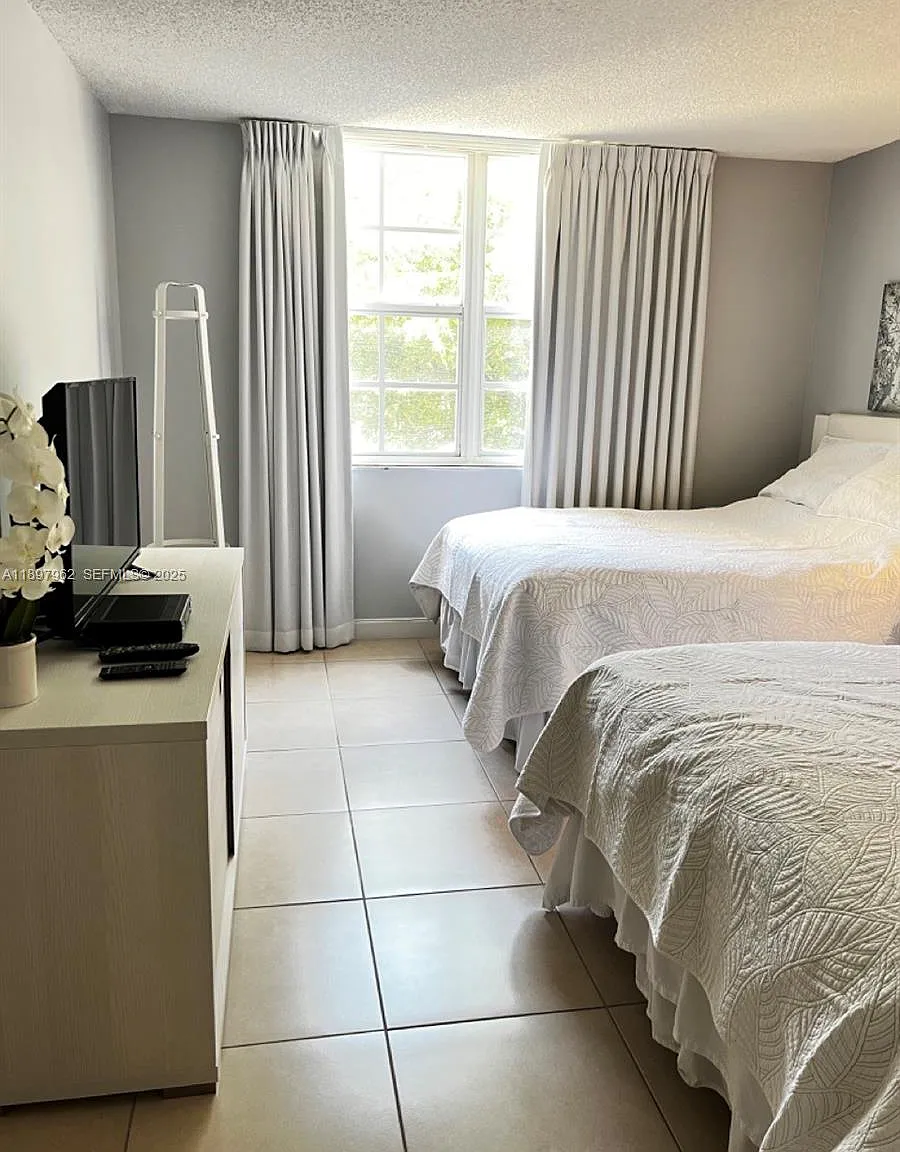 1 bed, 750 sqft, $2,500 — Photo 3