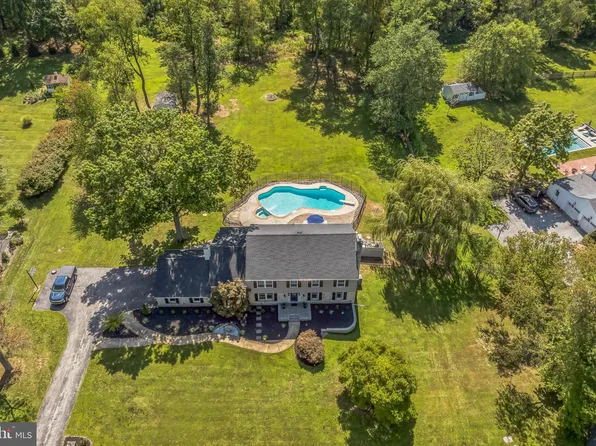 1354 Patrick Henry Dr, Phoenixville, PA 19460