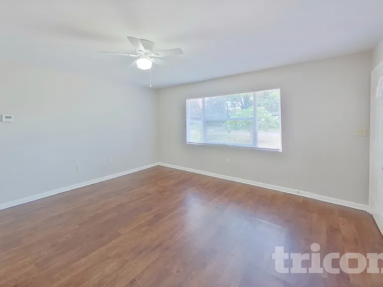 1604 Clark St — Photo 3