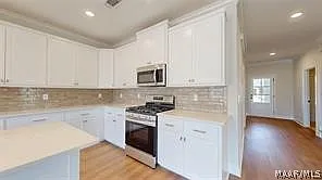 4 bed, 3.0 bath, 2109 sqft, $2,400 — Photo 4