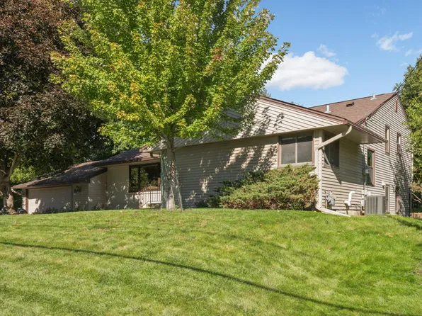 2608 W 102nd St, Bloomington, MN 55431