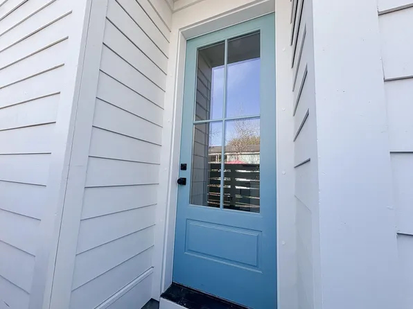 16 Nats Ct APT B, Charleston, SC 29403