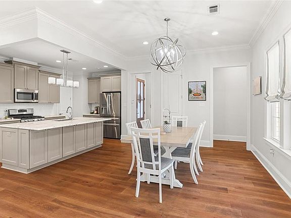 4th image of 1758 Burbank Dr