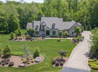 18 Whispering Woods Ln, Basking Ridge, NJ 07920