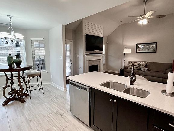 4th image of 2481 Marion Ln