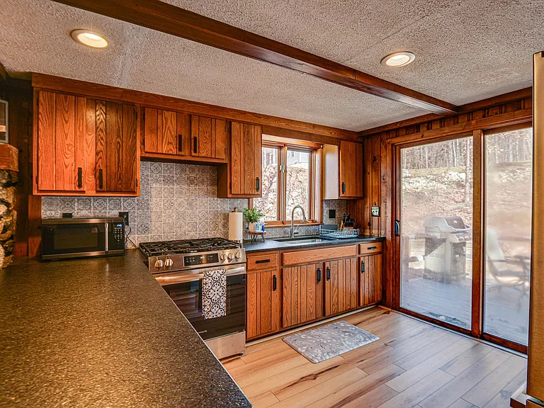 230 E Side Dr — Photo 14