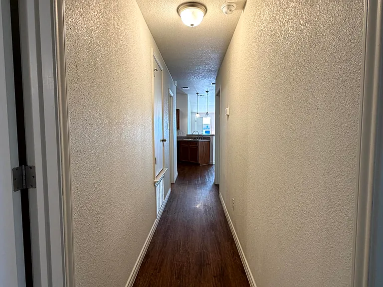 1511 Justin Loop #B — Photo 6