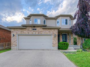 139 Pebblecreek Dr, Kitchener, ON N2A4M4
