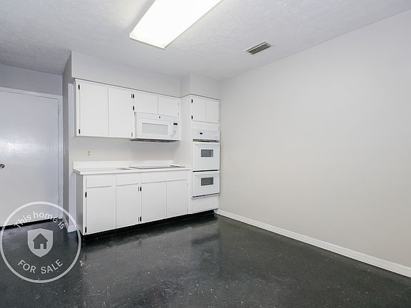 3rd image of 2204 Wallwood Pl