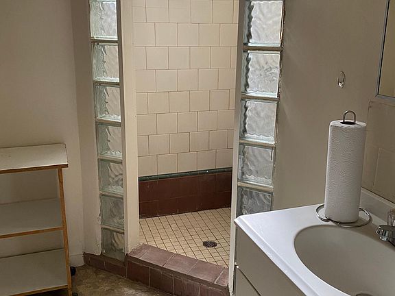 4th image of 2644 N Maroa Ave #A