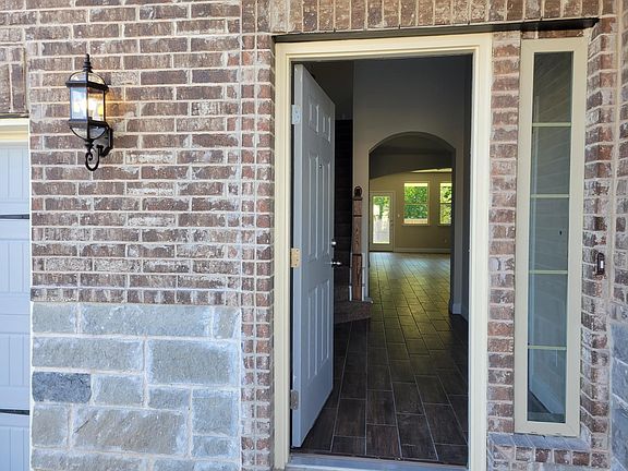 3rd image of 305 Blue Oak Blvd