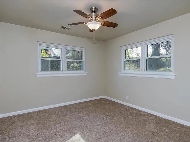 934 Briarwood Ln — Photo 19