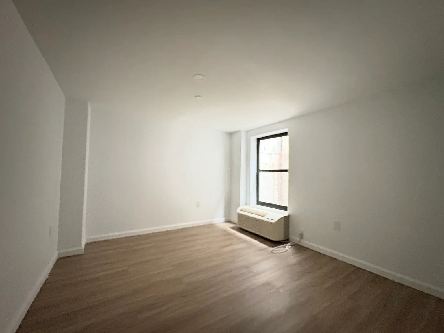 2 bed, 800 sqft, $3,100 — Photo 4