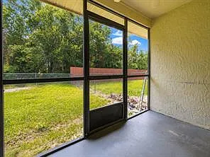 660 Royalty Ct — Photo 32