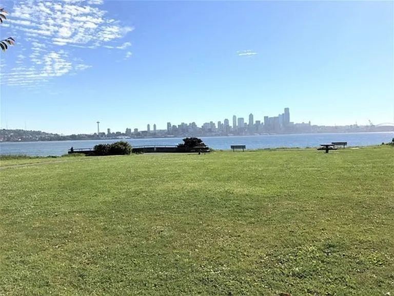 Harbor Square — Photo 3